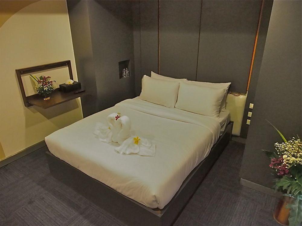 H2 Hotel Bangkok Buitenkant foto