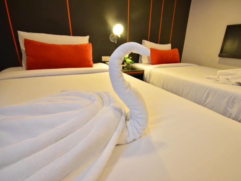 H2 Hotel Bangkok Buitenkant foto