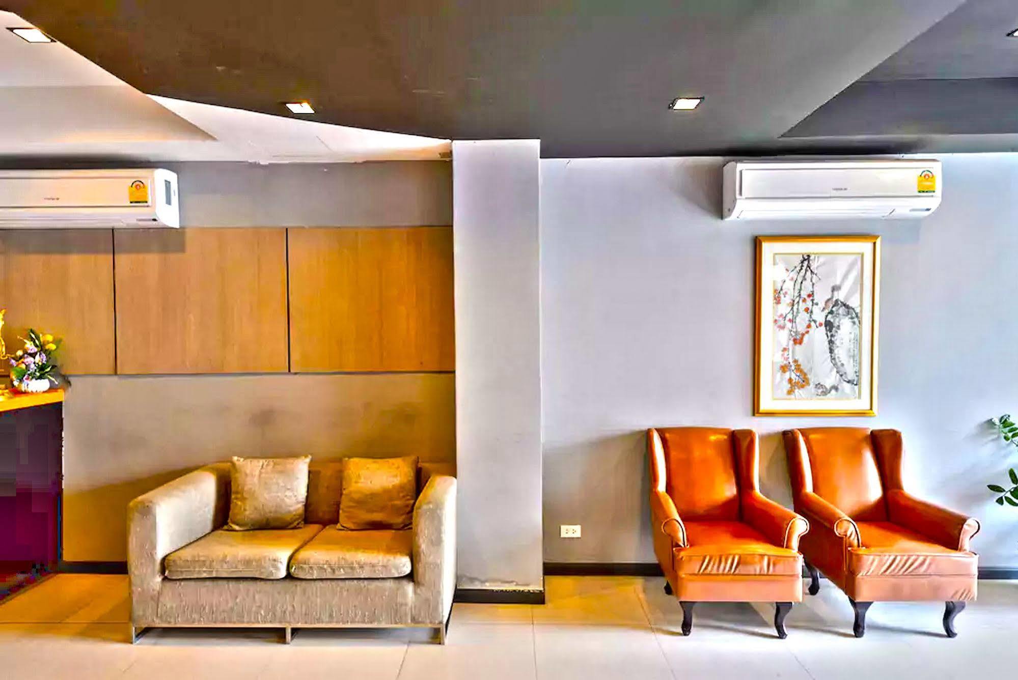 H2 Hotel Bangkok Buitenkant foto