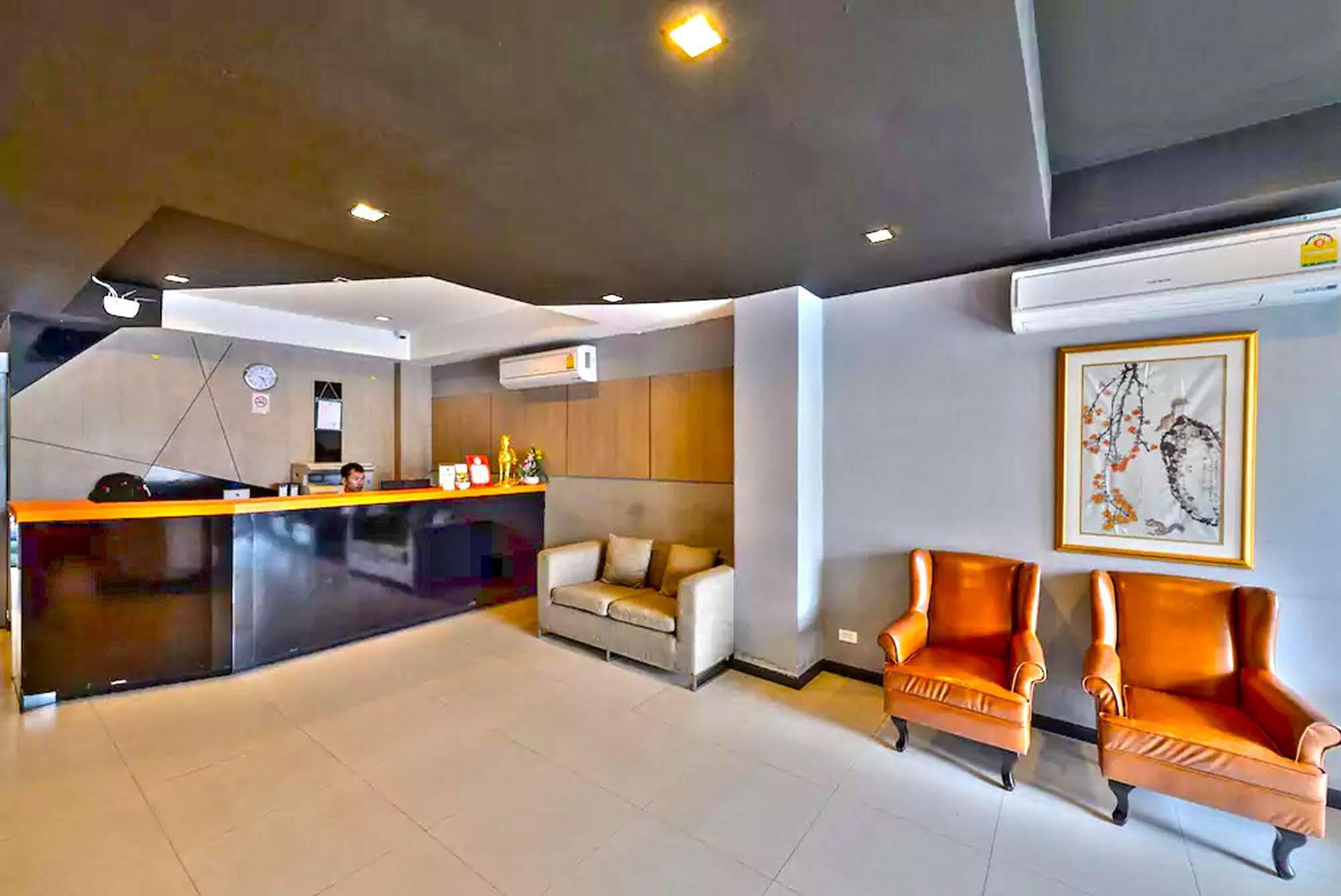H2 Hotel Bangkok Buitenkant foto