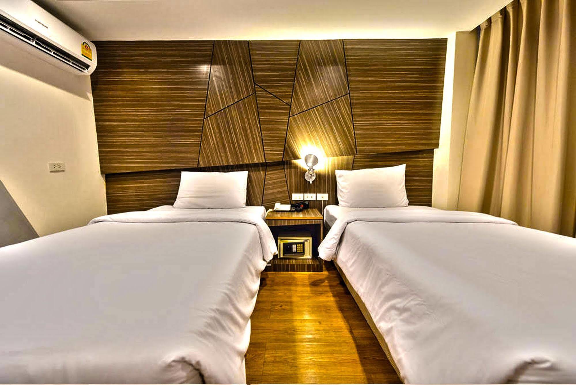 H2 Hotel Bangkok Buitenkant foto