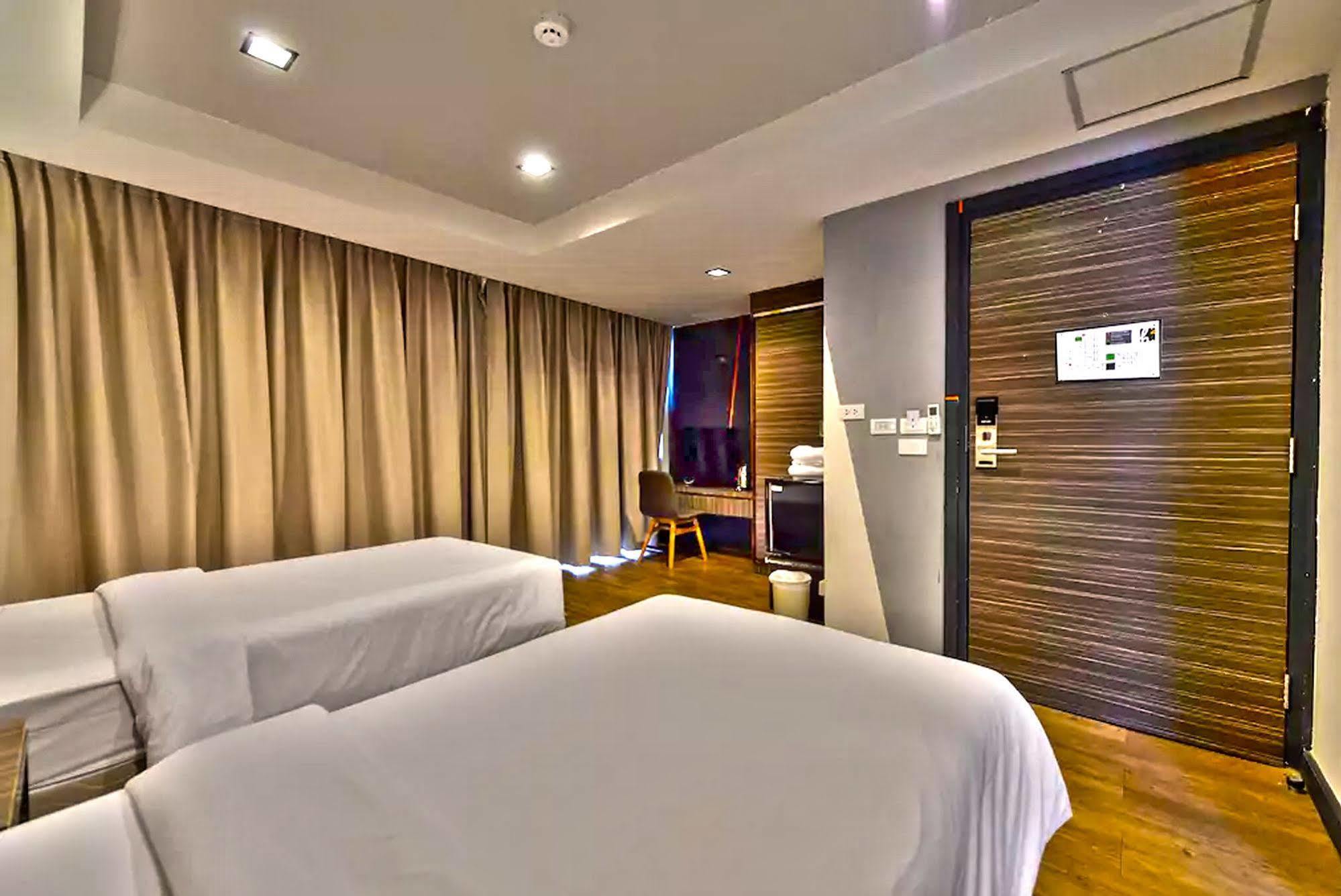H2 Hotel Bangkok Buitenkant foto